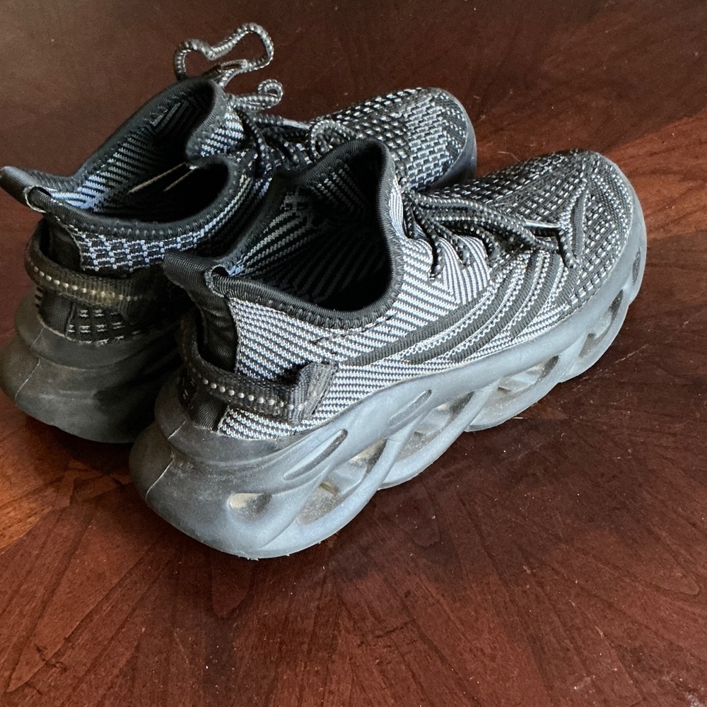 Black Patterned Athletic Sneakers - Picture 2 of 5
